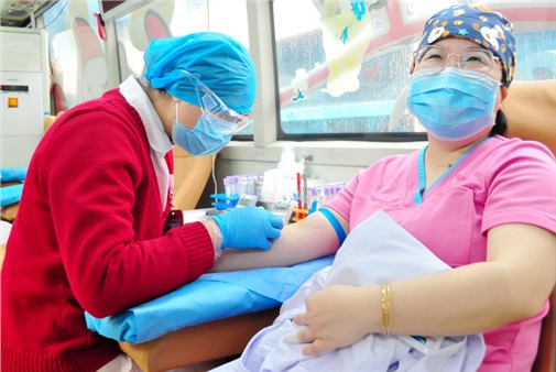 “硬核”庆三八！长沙生殖医学医院33名“白衣天使”献血“抗疫”